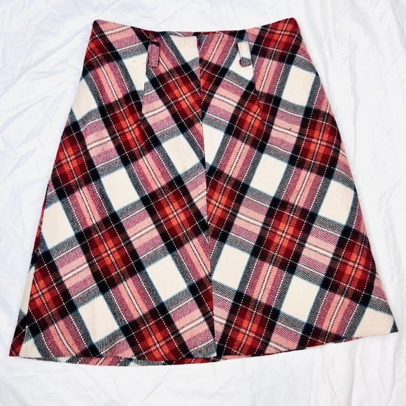 Vintage red white and black plaid A-line mini skirt - Picture 2 of 8